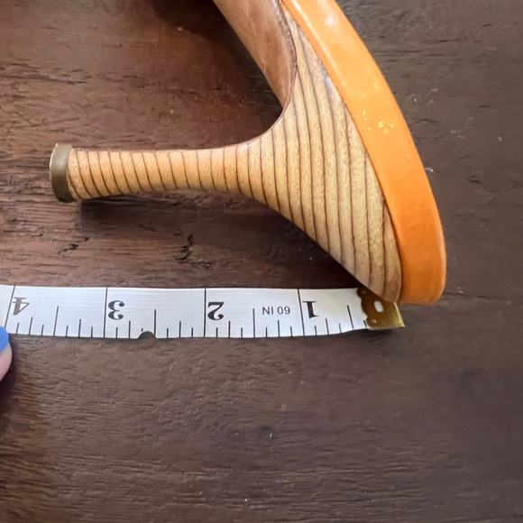 Chanel peachy pink wooden heels and platform with gold hardware. 42 - Picture 9 of 9